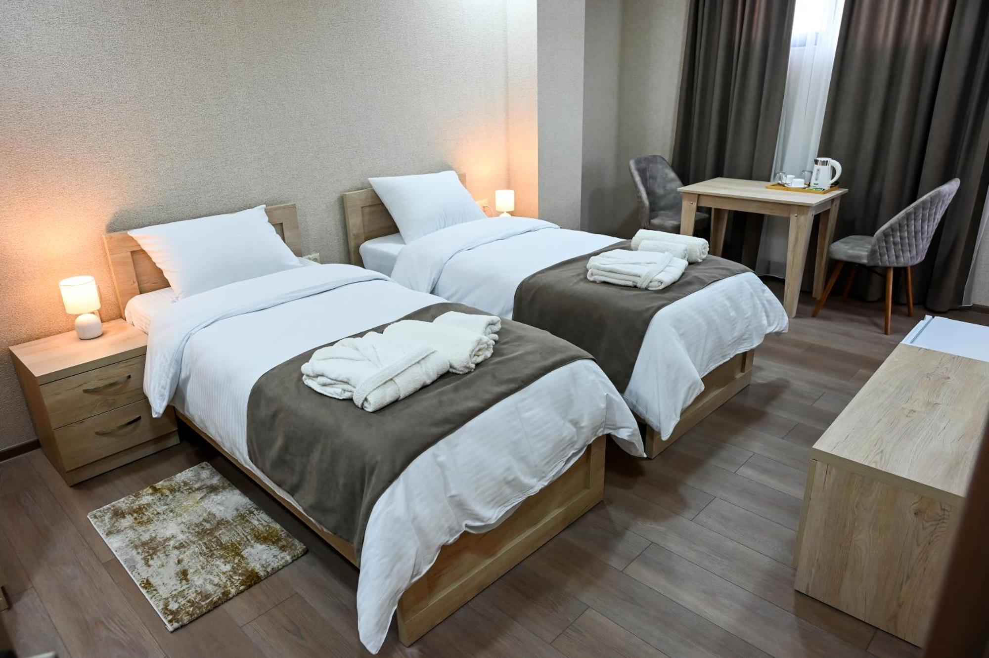Hotel K124 Kutaisi Bagian luar foto