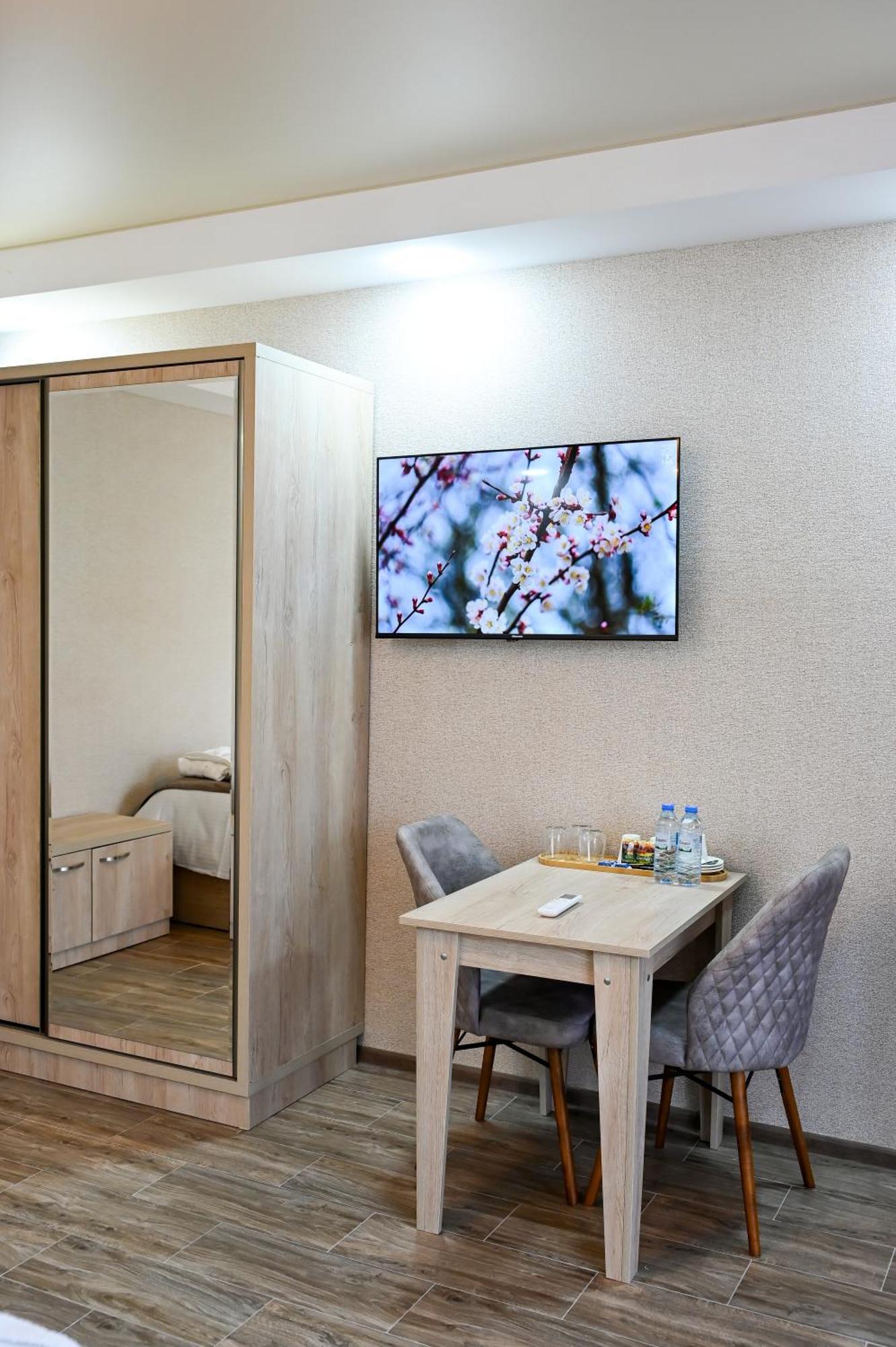 Hotel K124 Kutaisi Bagian luar foto
