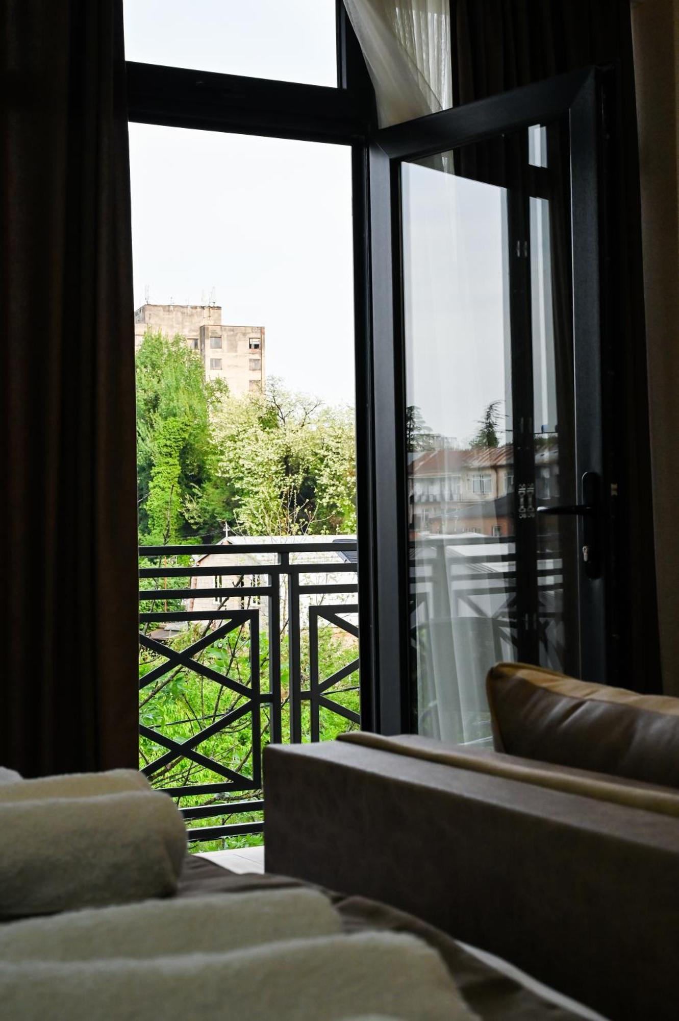 Hotel K124 Kutaisi Bagian luar foto