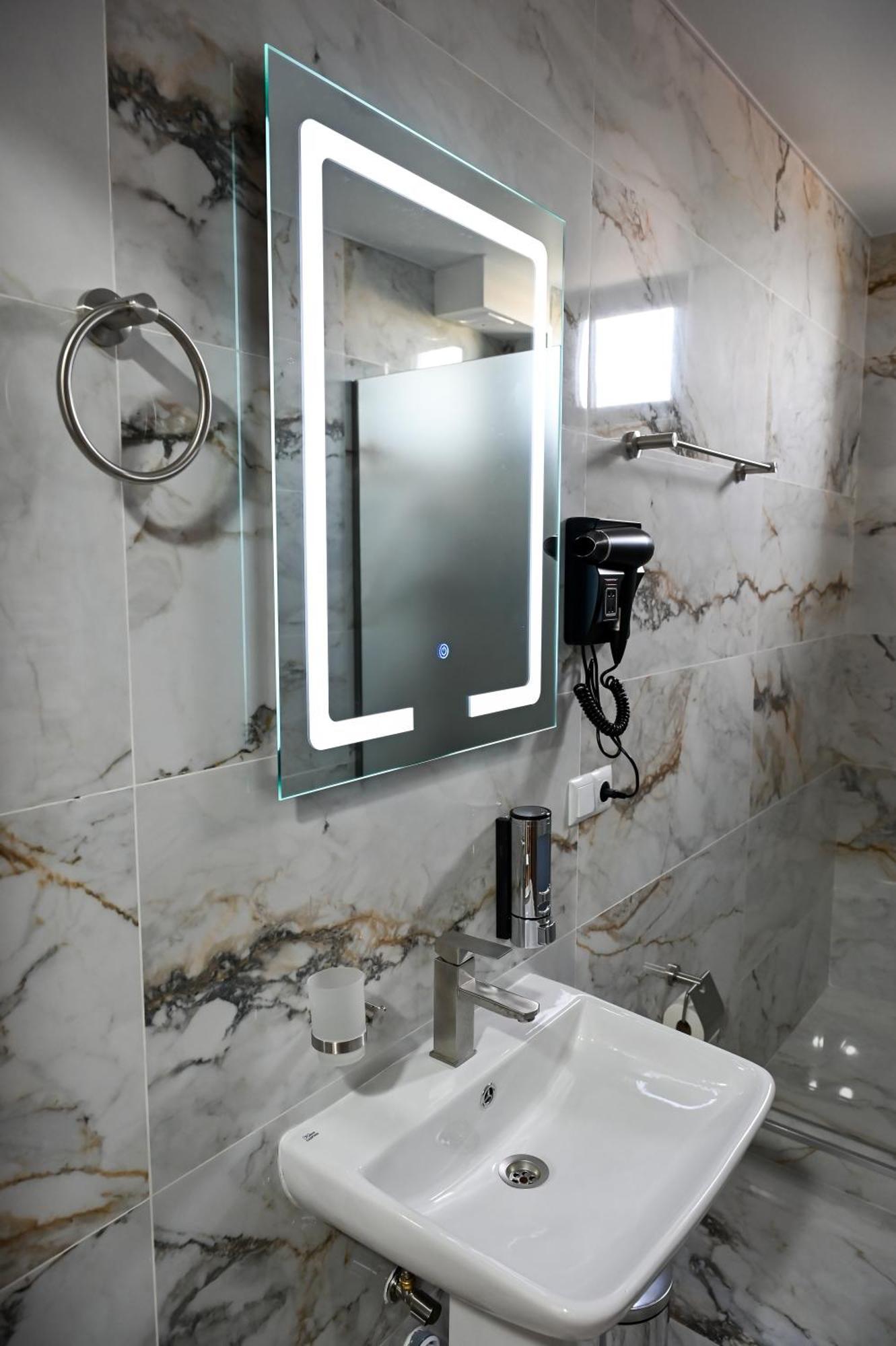 Hotel K124 Kutaisi Bagian luar foto