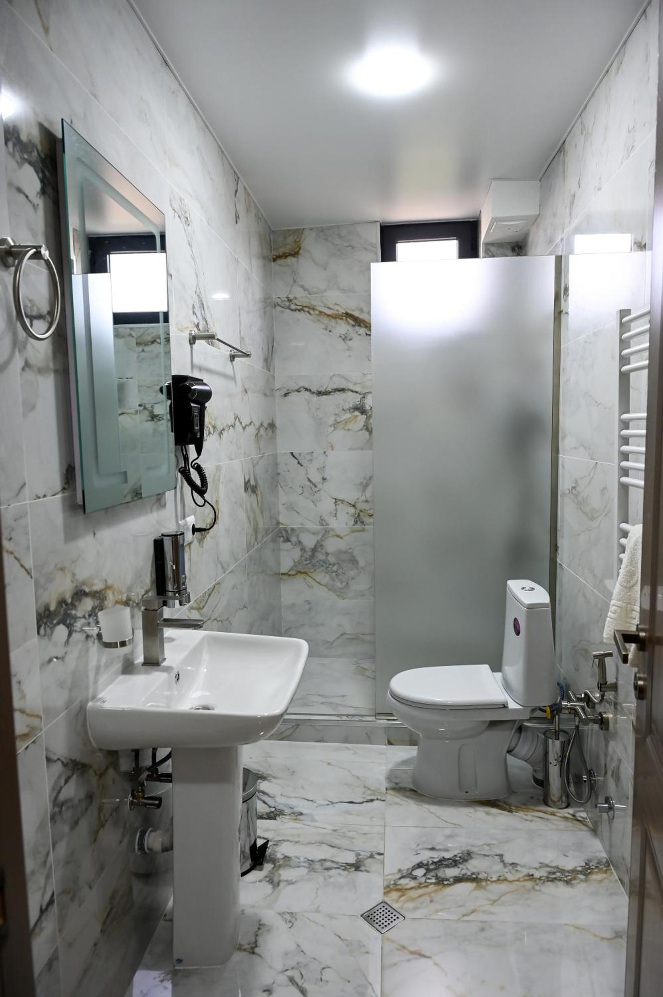 Hotel K124 Kutaisi Bagian luar foto