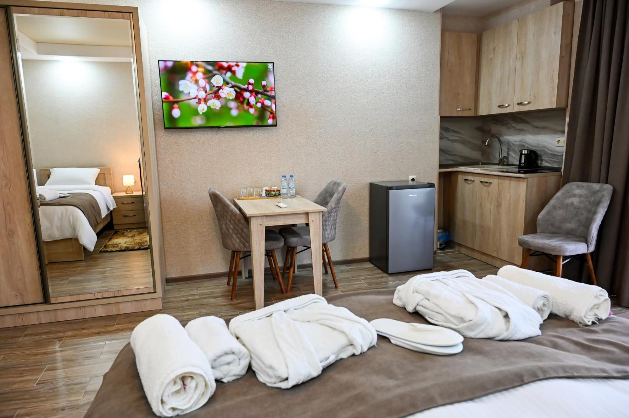 Hotel K124 Kutaisi Bagian luar foto