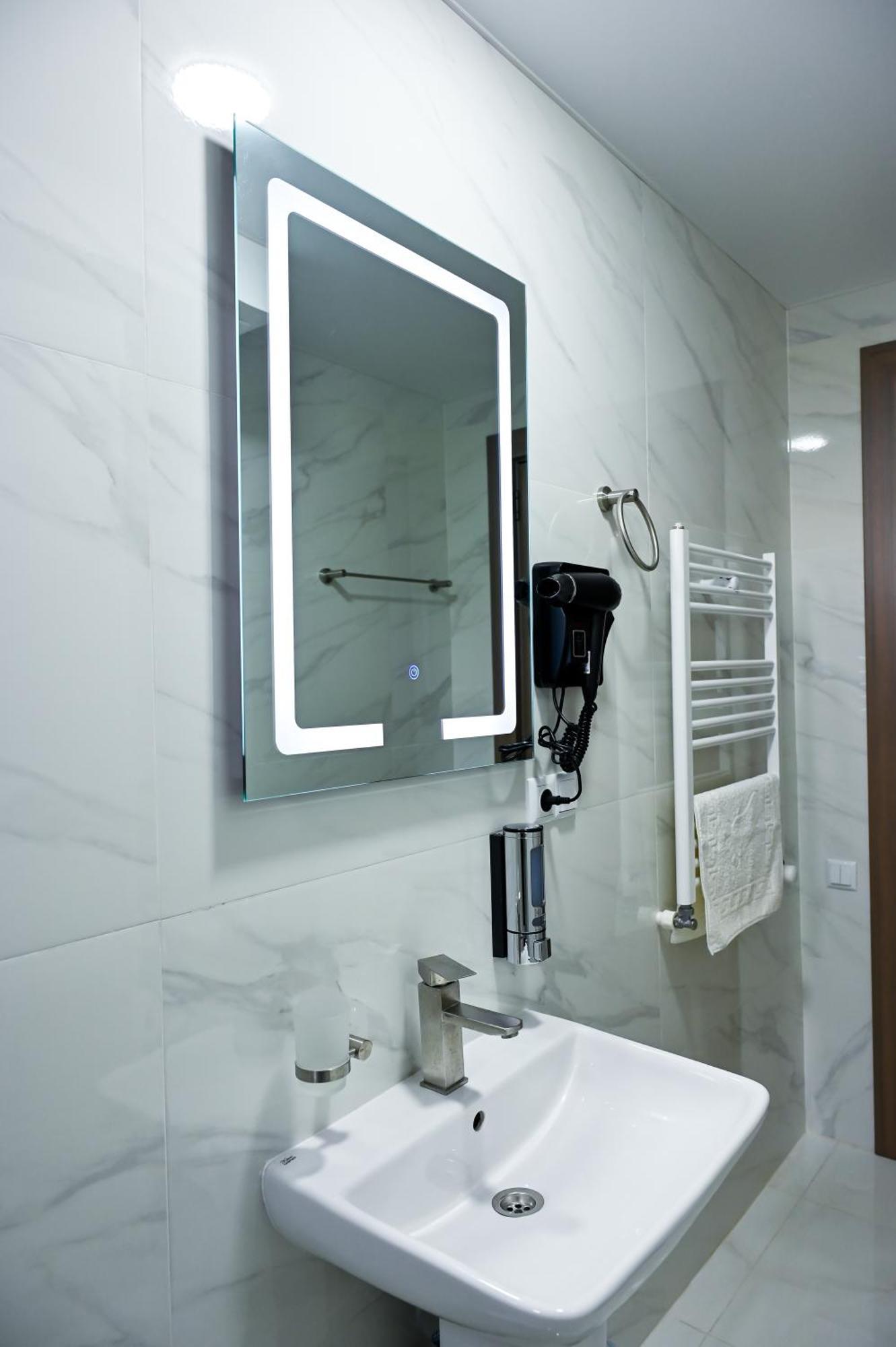 Hotel K124 Kutaisi Bagian luar foto